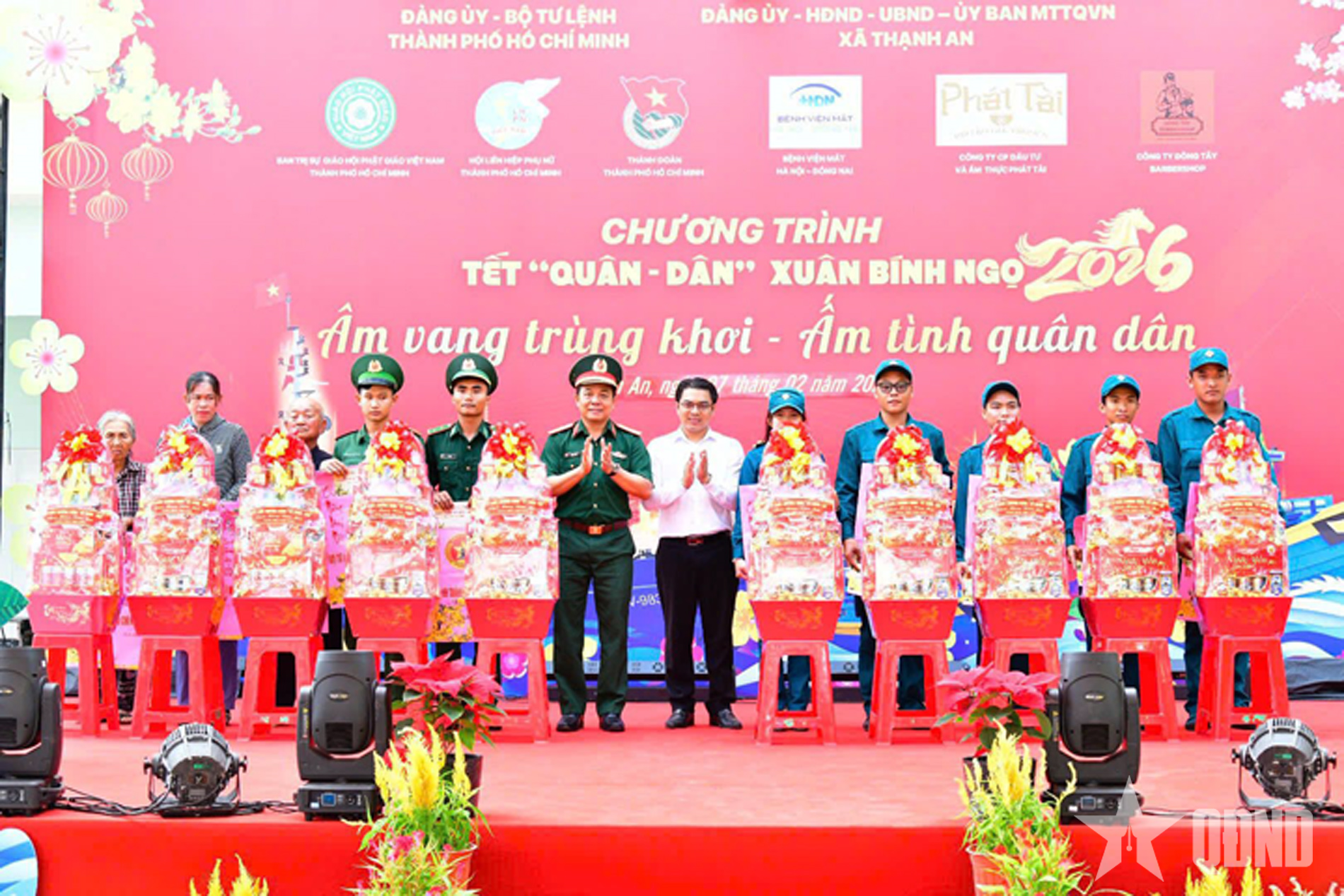 Ấm áp “Tết quân dân” tại xã đảo Thạnh An 